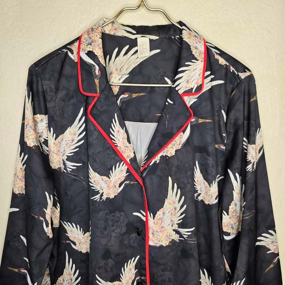 H&M Crane-Print Satin Blouse with Red Piping - Picture 4 of 8